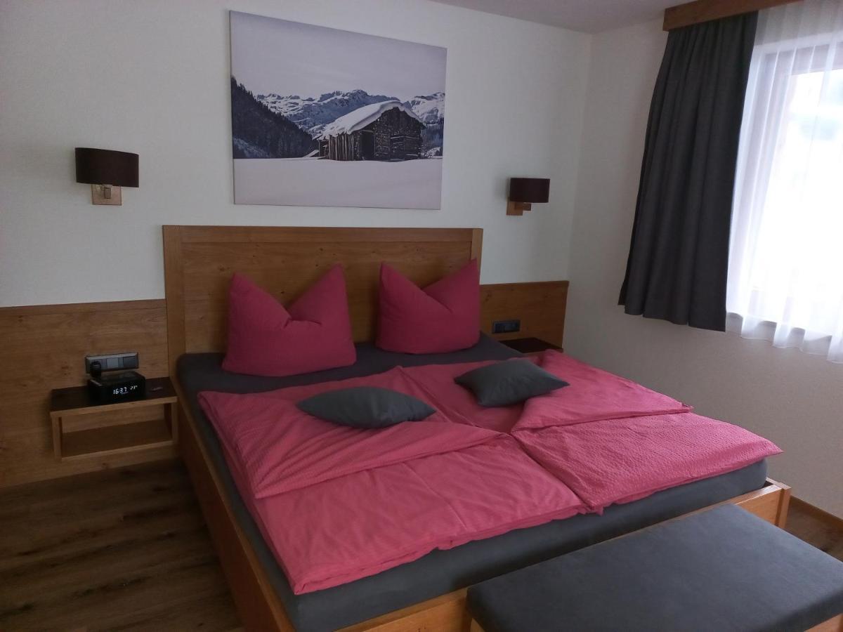 Haus Alpenflora Leilighet Flirsch Eksteriør bilde